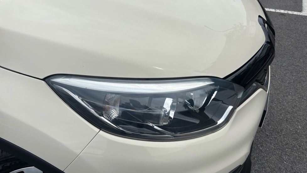 Renault Captur 0.9 TCE 90 Play 5dr Petrol Hatchback - Image 21