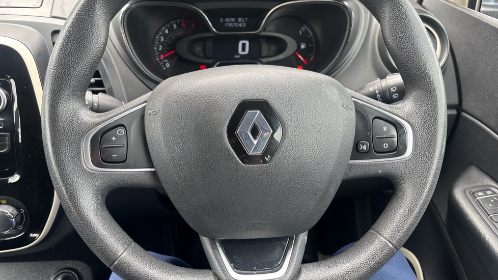Renault Captur 0.9 TCE 90 Play 5dr Petrol Hatchback - Image 24