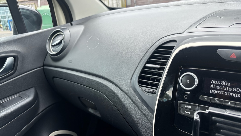 Renault Captur 0.9 TCE 90 Play 5dr Petrol Hatchback - Image 28