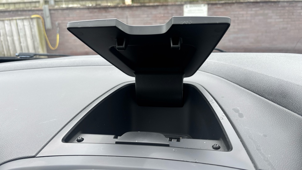 Renault Captur 0.9 TCE 90 Play 5dr Petrol Hatchback - Image 29