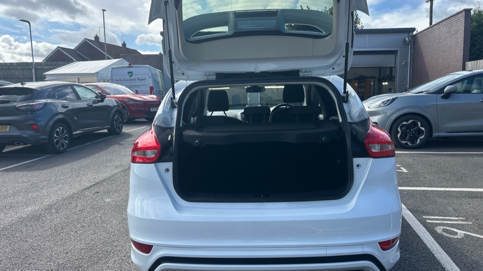 Ford Focus 1.0 EcoBoost 125 Zetec S 5dr Petrol Hatchback - Image 4