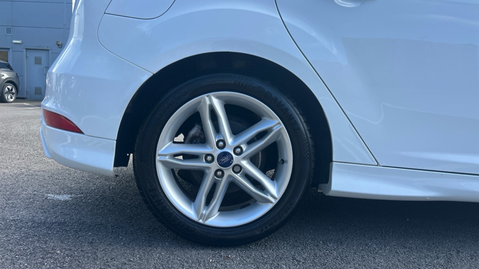 Ford Focus 1.0 EcoBoost 125 Zetec S 5dr Petrol Hatchback - Image 7