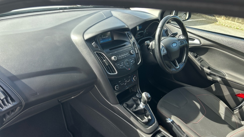 Ford Focus 1.0 EcoBoost 125 Zetec S 5dr Petrol Hatchback - Image 9