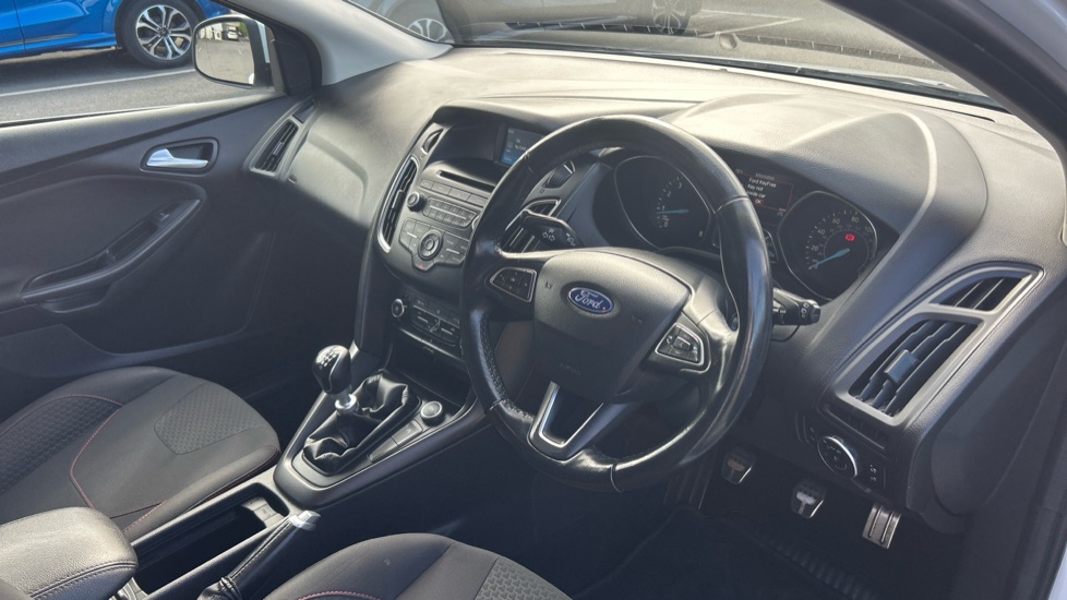 Ford Focus 1.0 EcoBoost 125 Zetec S 5dr Petrol Hatchback - Image 11