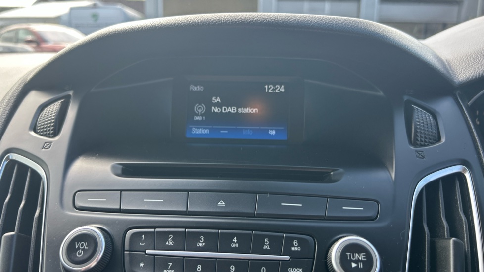 Ford Focus 1.0 EcoBoost 125 Zetec S 5dr Petrol Hatchback - Image 12
