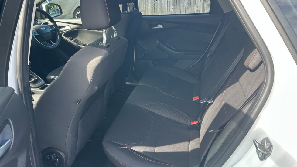 Ford Focus 1.0 EcoBoost 125 Zetec S 5dr Petrol Hatchback - Image 16