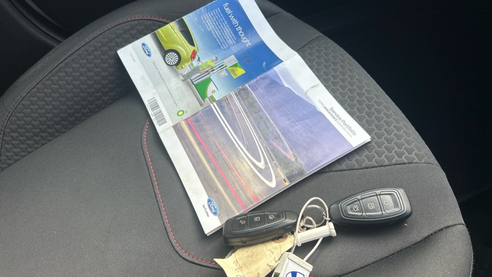 Ford Focus 1.0 EcoBoost 125 Zetec S 5dr Petrol Hatchback - Image 19