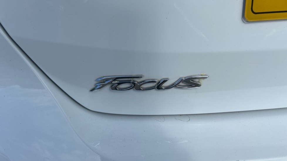 Ford Focus 1.0 EcoBoost 125 Zetec S 5dr Petrol Hatchback - Image 21