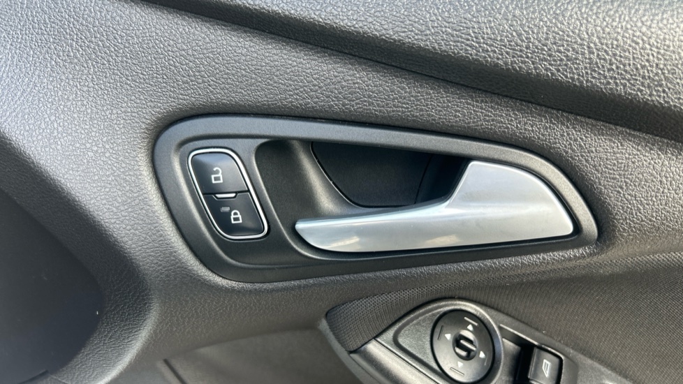 Ford Focus 1.0 EcoBoost 125 Zetec S 5dr Petrol Hatchback - Image 27