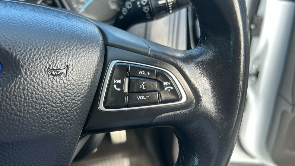 Ford Focus 1.0 EcoBoost 125 Zetec S 5dr Petrol Hatchback - Image 29