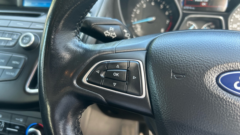 Ford Focus 1.0 EcoBoost 125 Zetec S 5dr Petrol Hatchback - Image 31
