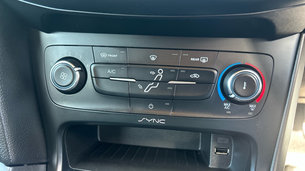 Ford Focus 1.0 EcoBoost 125 Zetec S 5dr Petrol Hatchback - Image 33