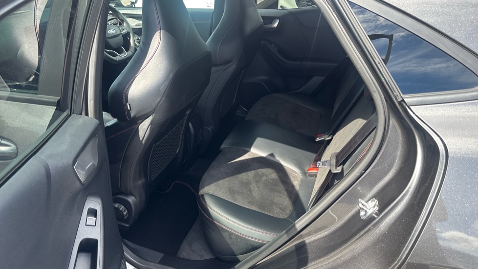 Ford Puma ST 1.0 EcoBoost Hybrid mHEV ST 5dr DCT Petrol Hatchback - Image 16