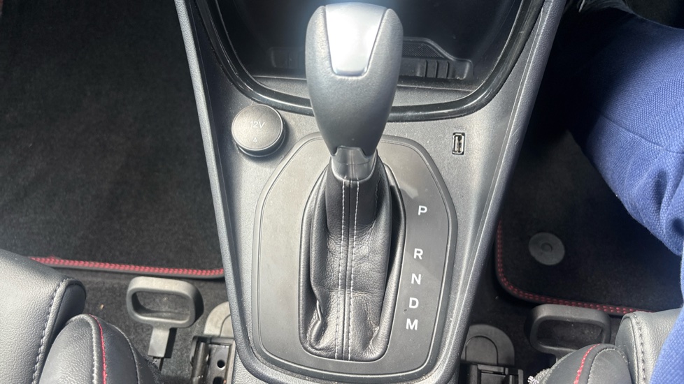 Ford Puma ST 1.0 EcoBoost Hybrid mHEV ST 5dr DCT Petrol Hatchback - Image 27