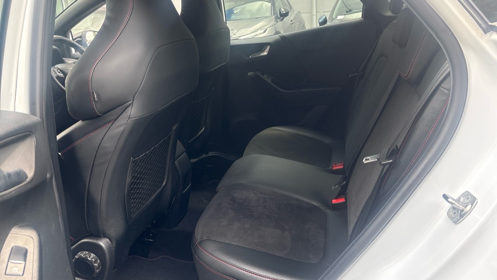 Ford Puma ST 1.0 EcoBoost Hybrid mHEV ST 5dr DCT Petrol Hatchback - Image 16