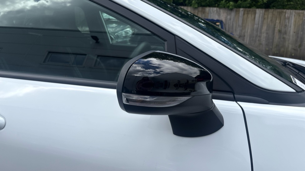 Ford Puma ST 1.0 EcoBoost Hybrid mHEV ST 5dr DCT Petrol Hatchback - Image 25
