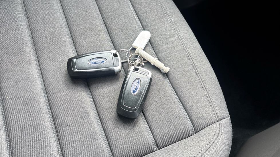 Ford Tourneo Connect 1.5 EcoBlue 120 Titanium 5dr Powershift Diesel Estate - Image 19