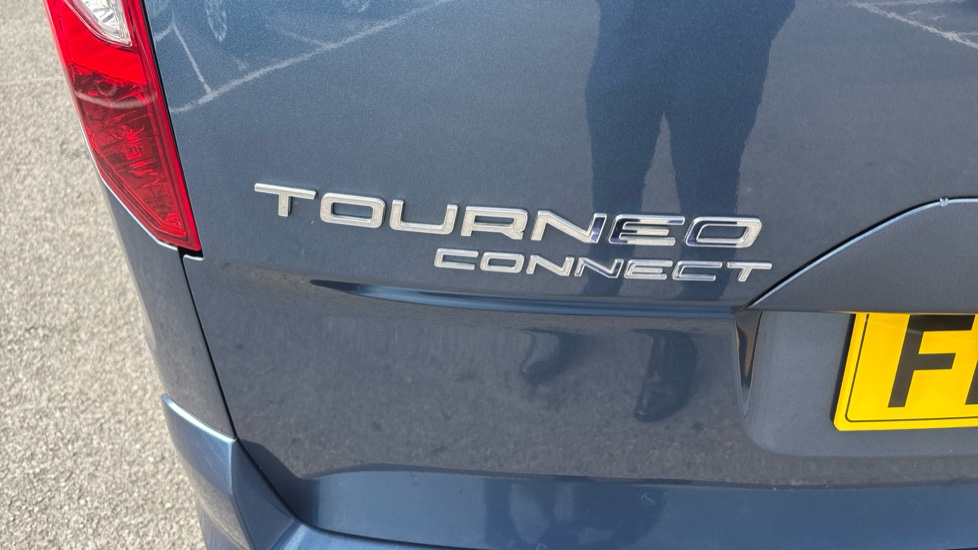 Ford Tourneo Connect 1.5 EcoBlue 120 Titanium 5dr Powershift Diesel Estate - Image 23
