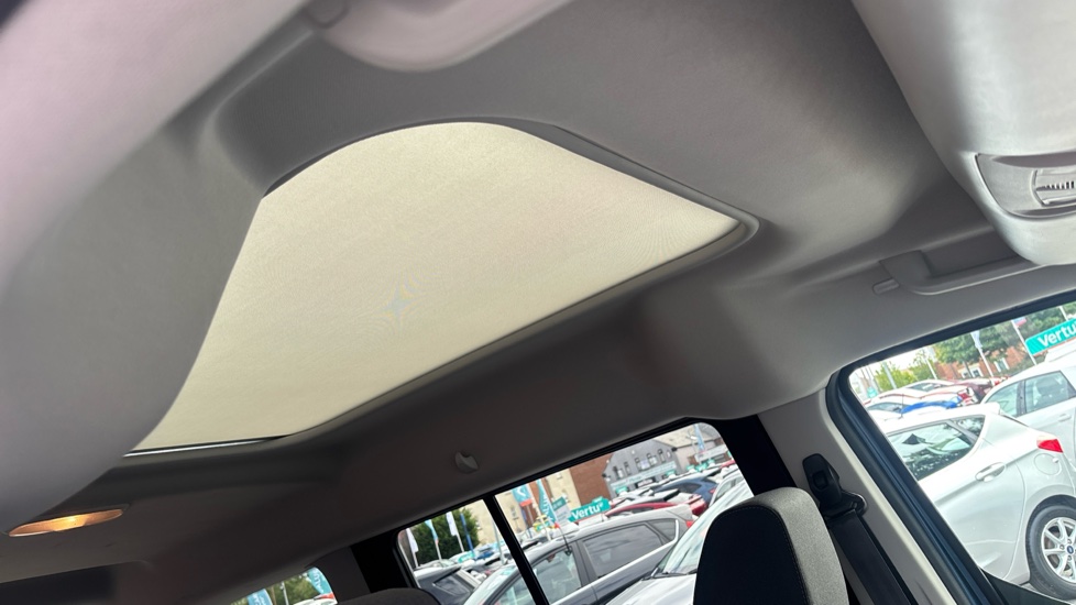 Ford Tourneo Connect 1.5 EcoBlue 120 Titanium 5dr Powershift Diesel Estate - Image 25