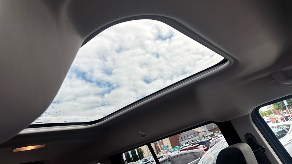 Ford Tourneo Connect 1.5 EcoBlue 120 Titanium 5dr Powershift Diesel Estate - Image 26