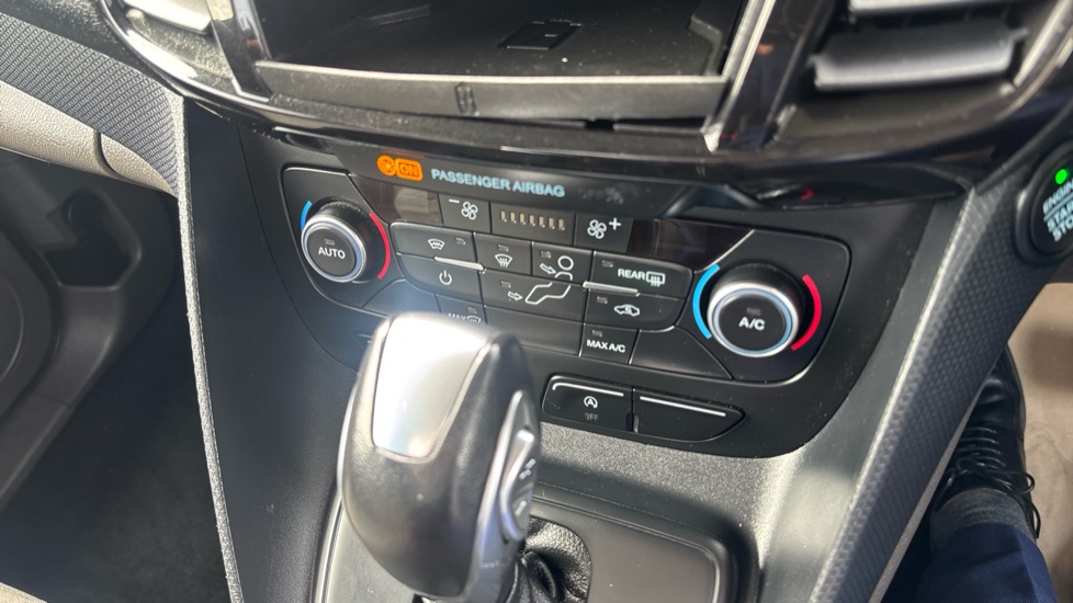 Ford Tourneo Connect 1.5 EcoBlue 120 Titanium 5dr Powershift Diesel Estate - Image 31