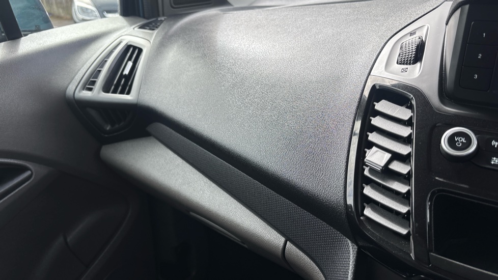 Ford Tourneo Connect 1.5 EcoBlue 120 Titanium 5dr Powershift Diesel Estate - Image 34