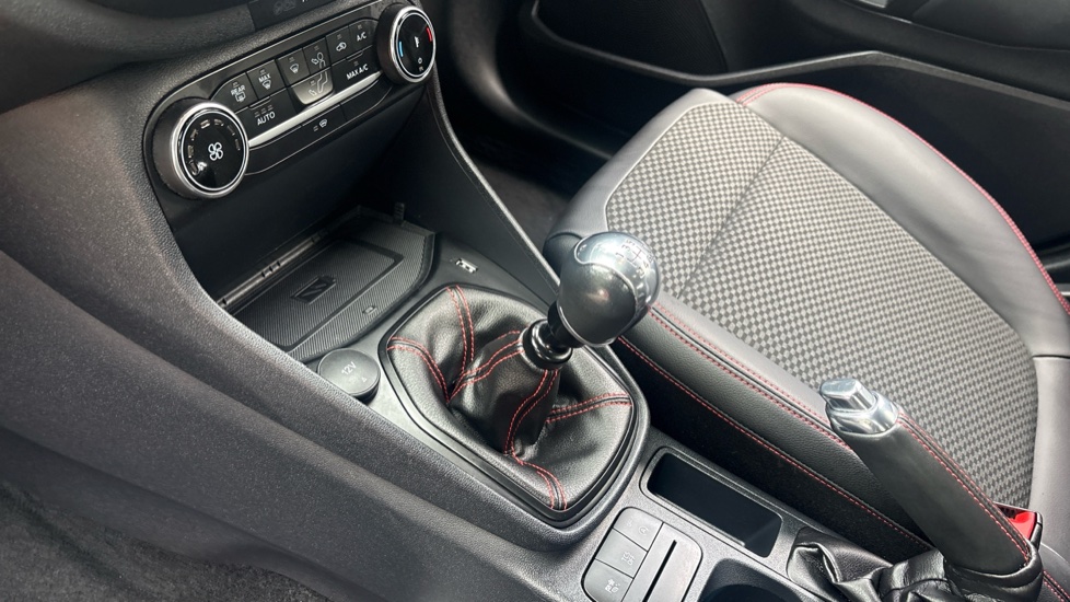 Ford Fiesta 1.0 EcoBoost Hybrid mHEV 155 ST-Line X Edition 5dr Petrol Hatchback - Image 13