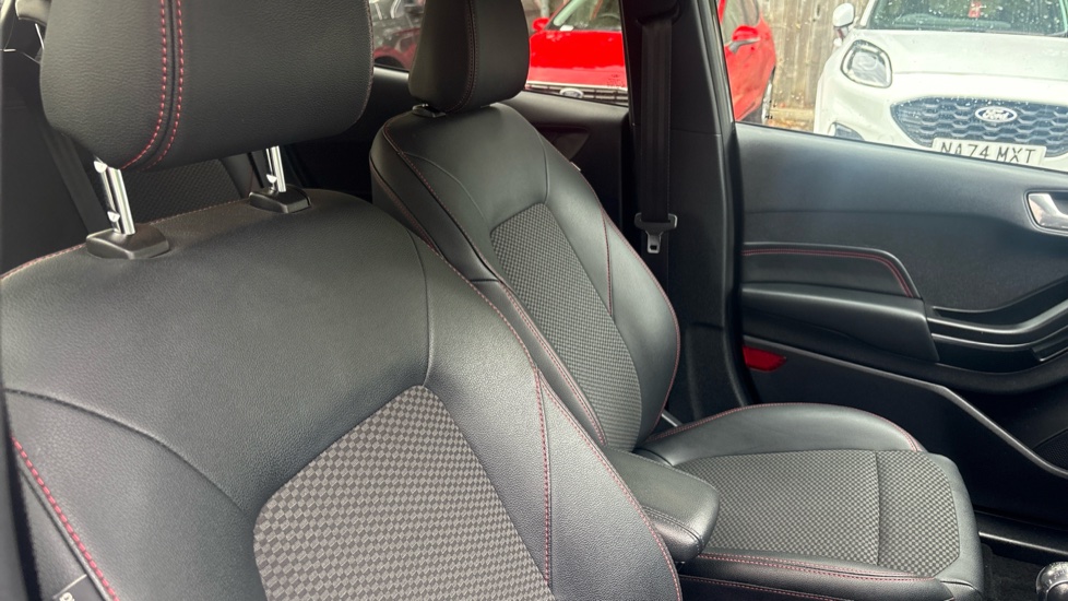 Ford Fiesta 1.0 EcoBoost Hybrid mHEV 155 ST-Line X Edition 5dr Petrol Hatchback - Image 29