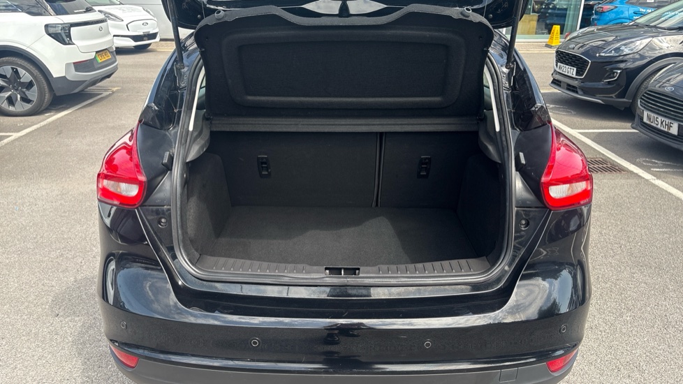 Ford Focus 1.0 EcoBoost 125 Titanium 5dr Petrol Hatchback - Image 4