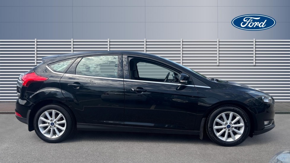 Ford Focus 1.0 EcoBoost 125 Titanium 5dr Petrol Hatchback - Image 5