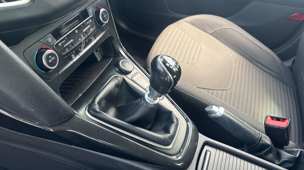 Ford Focus 1.0 EcoBoost 125 Titanium 5dr Petrol Hatchback - Image 13