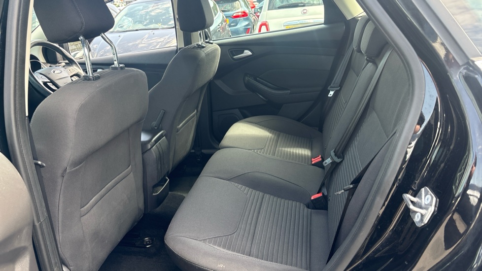 Ford Focus 1.0 EcoBoost 125 Titanium 5dr Petrol Hatchback - Image 16