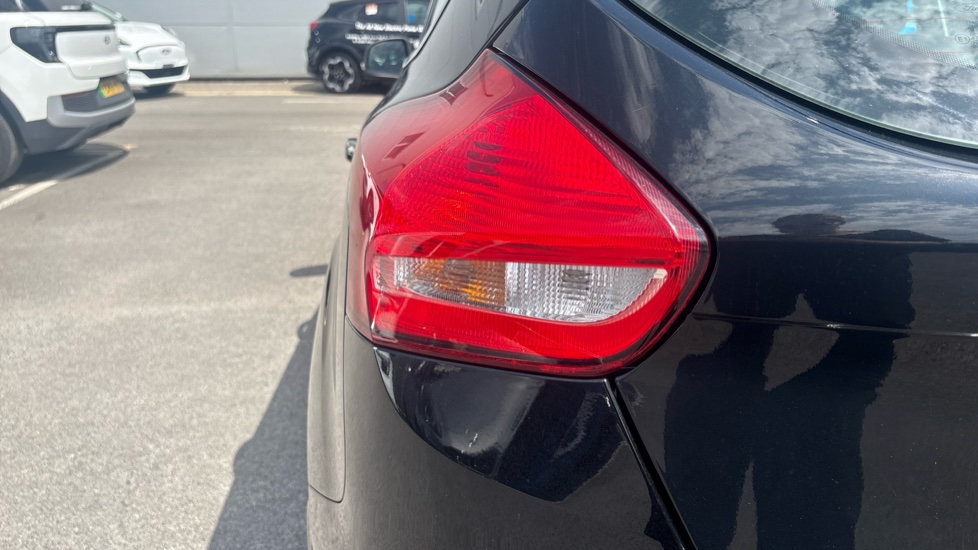 Ford Focus 1.0 EcoBoost 125 Titanium 5dr Petrol Hatchback - Image 22