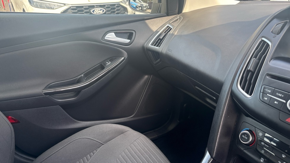 Ford Focus 1.0 EcoBoost 125 Titanium 5dr Petrol Hatchback - Image 31