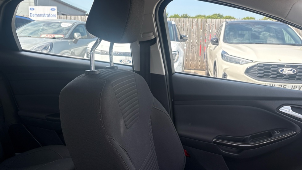Ford Focus 1.0 EcoBoost 125 Titanium 5dr Petrol Hatchback - Image 33