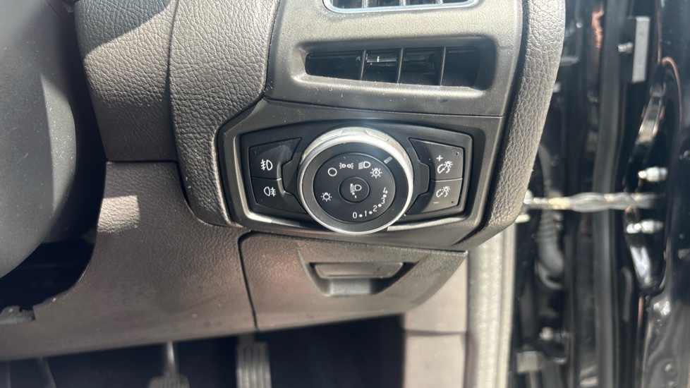 Ford Focus 1.0 EcoBoost 125 Titanium 5dr Petrol Hatchback - Image 34