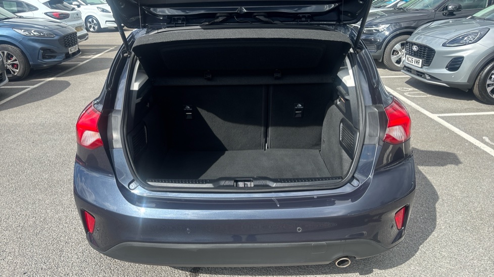 Ford Focus 1.0 EcoBoost Hybrid mHEV 125 Titanium Edition 5dr Petrol Hatchback - Image 4