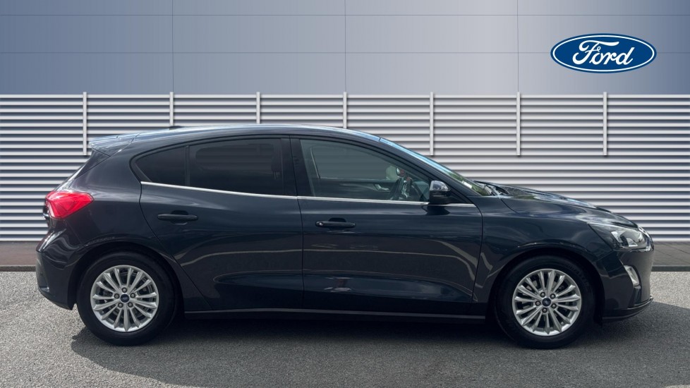 Ford Focus 1.0 EcoBoost Hybrid mHEV 125 Titanium Edition 5dr Petrol Hatchback - Image 5