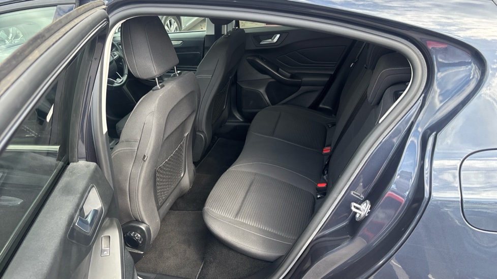 Ford Focus 1.0 EcoBoost Hybrid mHEV 125 Titanium Edition 5dr Petrol Hatchback - Image 16