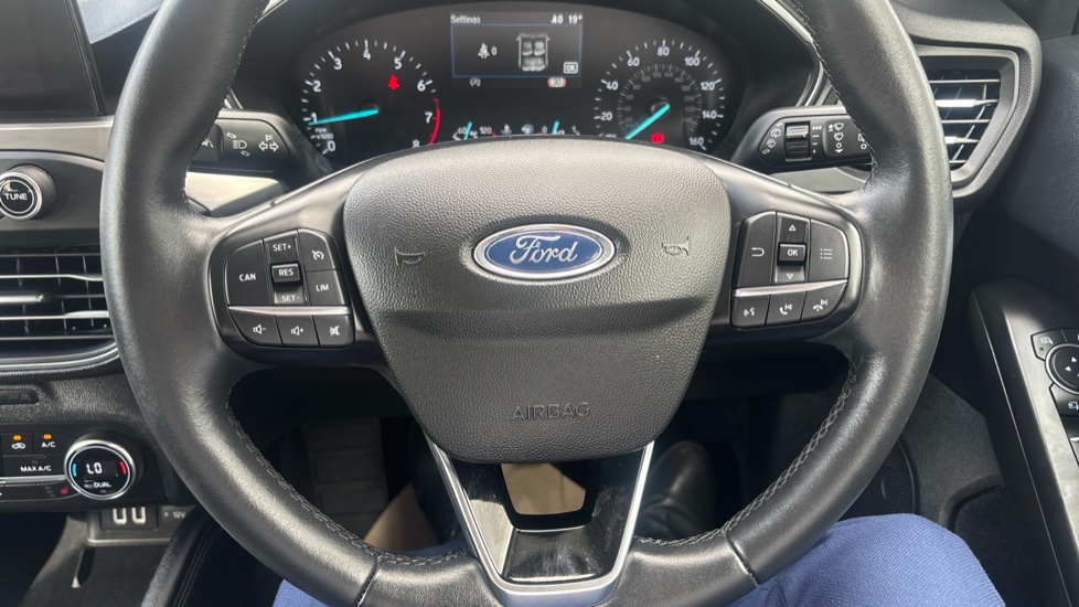 Ford Focus 1.0 EcoBoost Hybrid mHEV 125 Titanium Edition 5dr Petrol Hatchback - Image 26