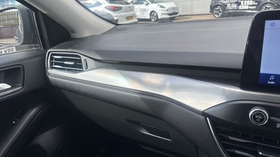 Ford Focus 1.0 EcoBoost Hybrid mHEV 125 Titanium Edition 5dr Petrol Hatchback - Image 31