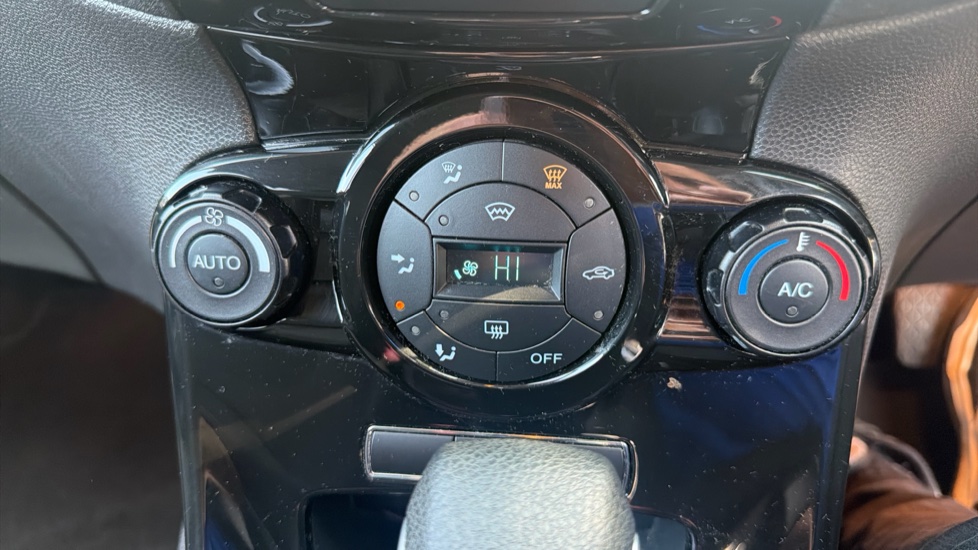 Ford Fiesta 1.0 EcoBoost Titanium 5dr Powershift Petrol Hatchback - Image 25