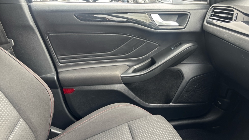 Ford Focus 1.0 EcoBoost ST-Line 5dr Petrol Hatchback - Image 32