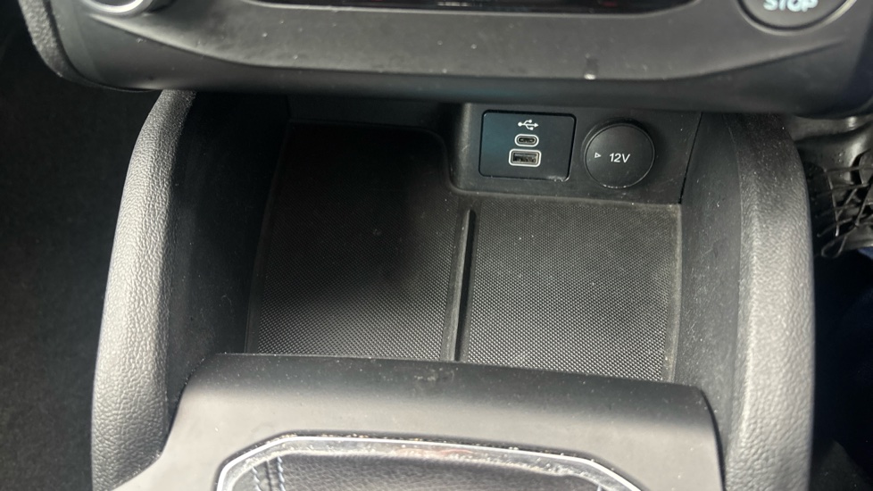 Ford Focus 1.0 EcoBoost Active 5dr Petrol Hatchback - Image 29