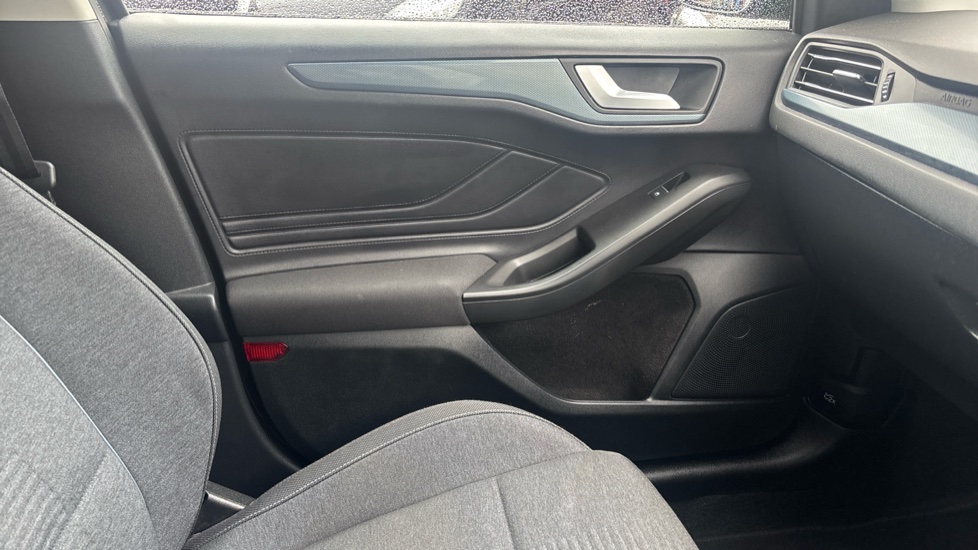 Ford Focus 1.0 EcoBoost Active 5dr Petrol Hatchback - Image 31