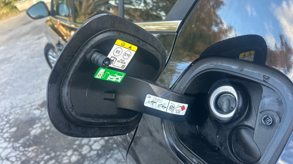 Ford Focus 1.0 EcoBoost Hybrid mHEV 125 Titanium X Ed 5dr Petrol Hatchback - Image 23