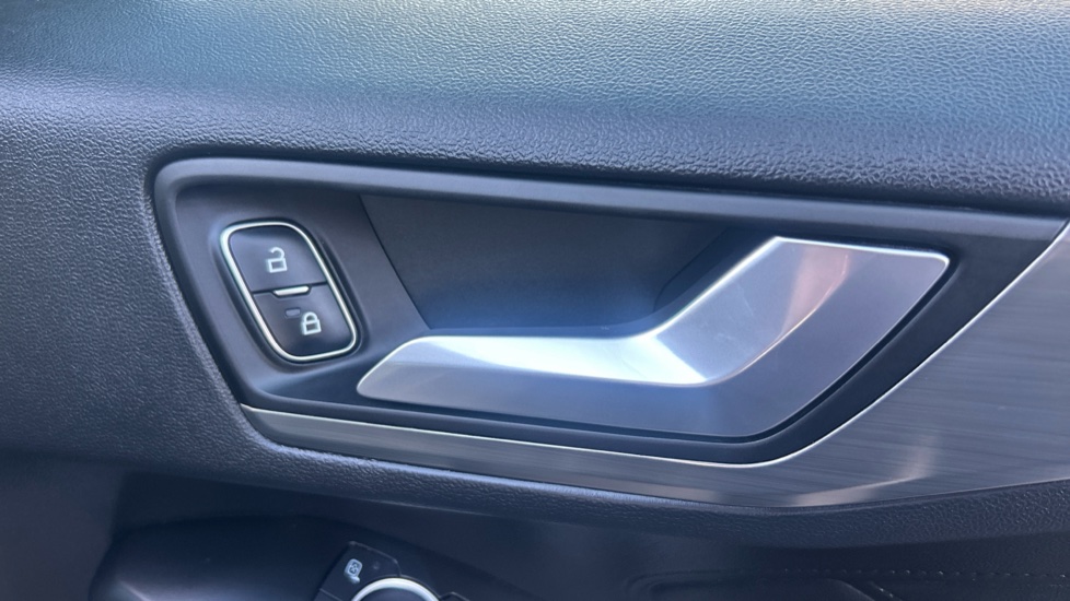 Ford Focus 1.0 EcoBoost Hybrid mHEV 125 Titanium X Ed 5dr Petrol Hatchback - Image 30