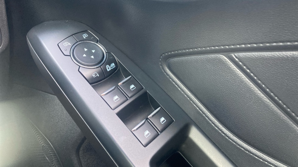 Ford Focus 1.0 EcoBoost Hybrid mHEV 125 ST-Line X Edition 5dr Petrol Hatchback - Image 21