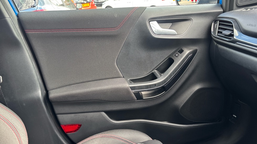Ford Puma 1.0 EcoBoost Hybrid mHEV ST-Line 5dr Petrol Hatchback - Image 30