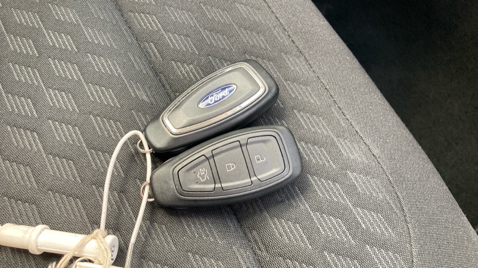 Ford Puma 1.0 EcoBoost Hybrid mHEV Titanium 5dr Petrol Hatchback - Image 20